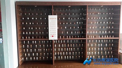 南湖医院泌尿外科（结石）“结石墙”
